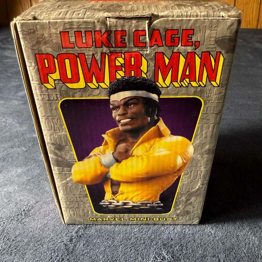 Marvel limited edition Bowen Designs Luke Cage Power Man Mini Bust Statue
